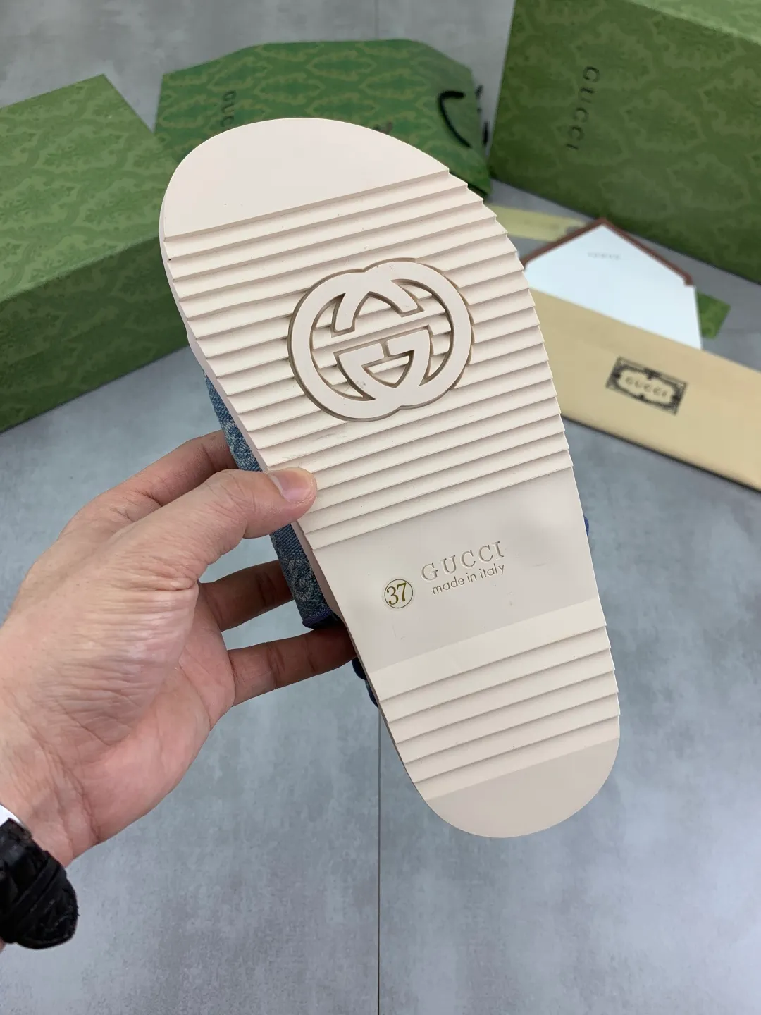 Men's Men's Shoes 💰P460💰【New Style】High Version 🎁🎁🎁 GUCCI New Year of the Snake casual slippers, original official website, perfect workmanship, transmitting a kind of noble luxury, sublimating its definition of luxury in Gucci's high-end extraordinary craftsmanship. Original Gucci double G combination outsole, code number: 35-45, complete package